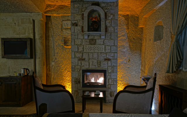 Castle Cave Hotel