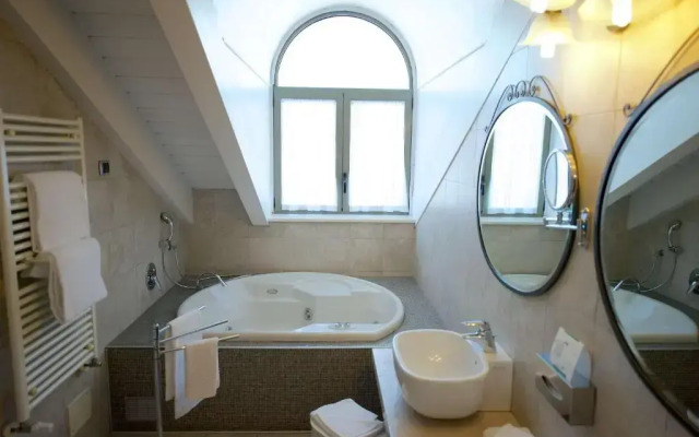 Best Western Crystal Palace Hotel