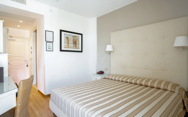 Classic Double room (full double bed)