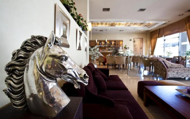 Crystal City Hotel