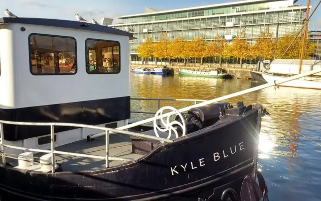 Kyle Blue Bristol - Luxury Hostel Boat