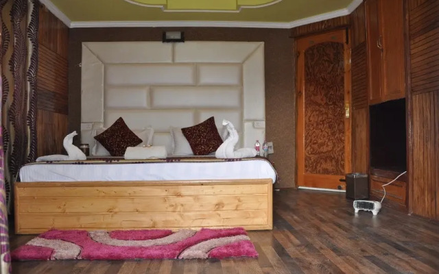 Paristan Resorts