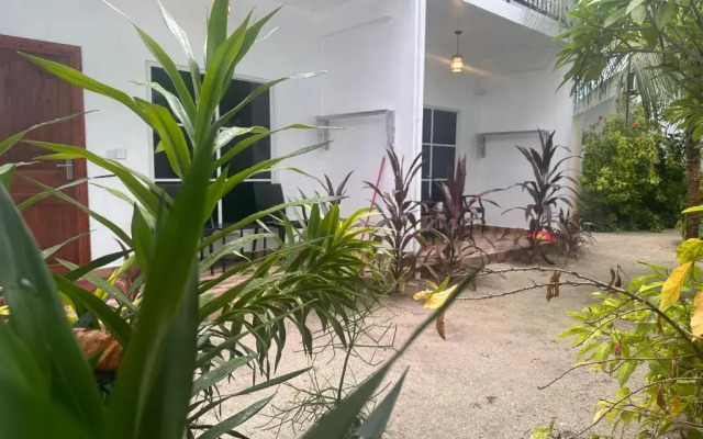 Thoddoo Island Life Guest House