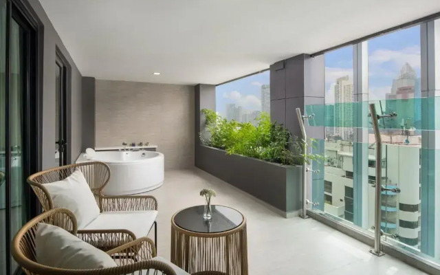Solitaire Club Sky Bangkok