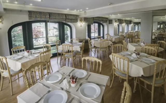 Delphi Art Hotel
