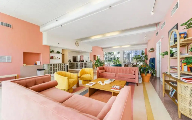 Tropics Hotel