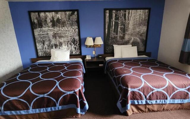 Hotel Iron Mountain Inn & Suites