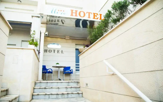 Hotel More