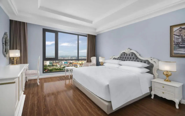Four Points by Sheraton Lang Son