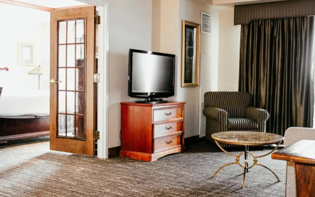 Hotel Topeka at City Center