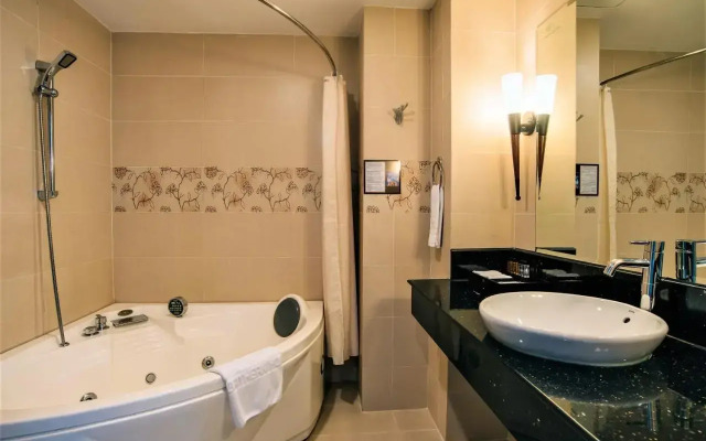 Kin Hotel Thi Sach