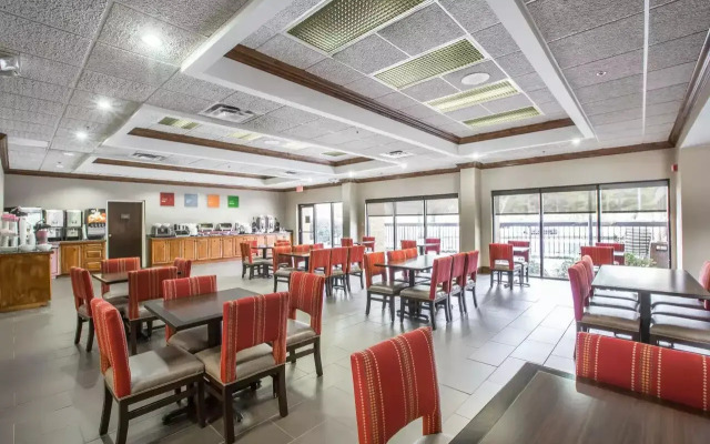 Vista Suites Hotel Near Island Drive Pigeon Forge