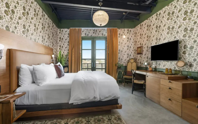 The Frances Modern Inn