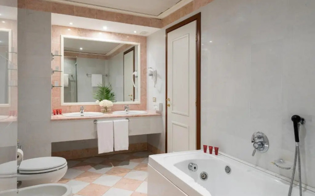 Отель Leonardo Hotel Milan City Center