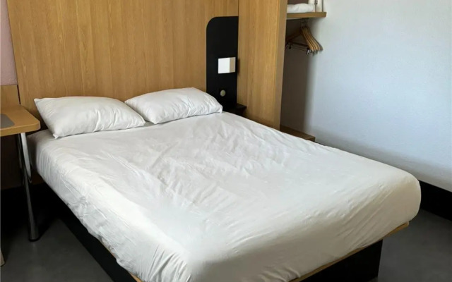 Отель Kyriad Eco 