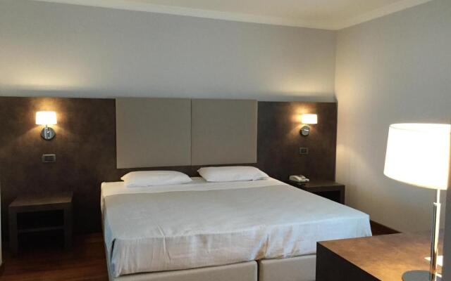 Jet Hotel