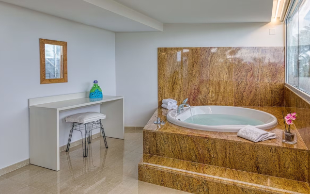 Playavera Hotel - Naturist Friendly