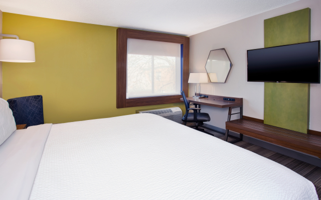 Holiday Inn Express Nashville Airport, an IHG Hotel