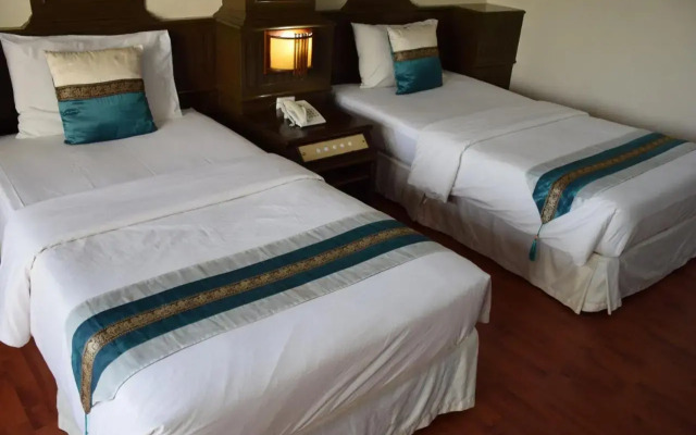 Phi Phi Island Cabana Hotel