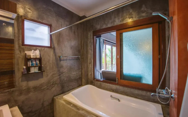 Sairee Hut Resort
