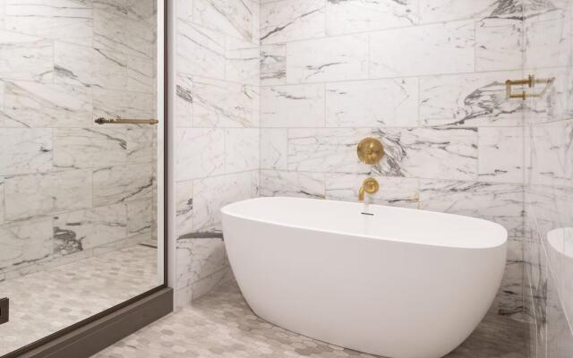 Four Seasons Houston Hotel