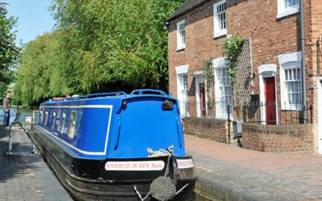 Canal Boat Club At Anderton Marina