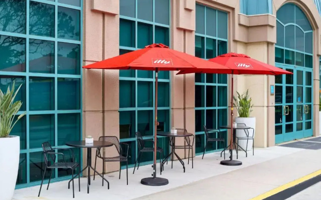 Renaissance Los Angeles Airport Hotel