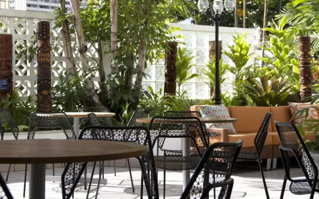 Oasis Hotel Waikiki