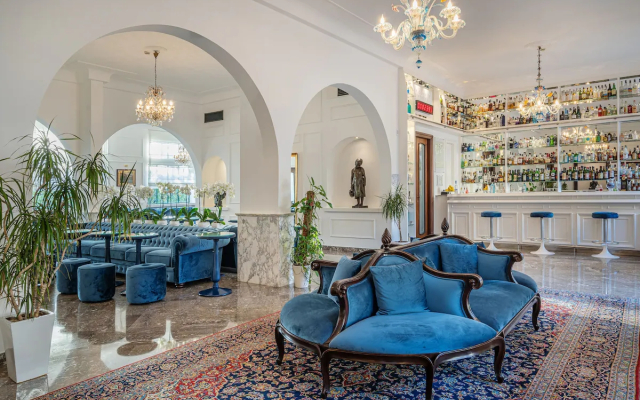 Majestic Palace Hotel