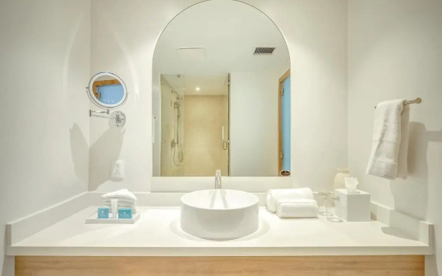 Fort George Hotel and Spa Resort