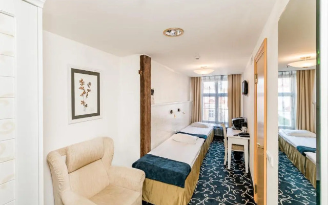 Meriton Old Town Garden Hotel