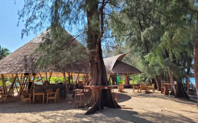 Long Beach Chalet Hotel