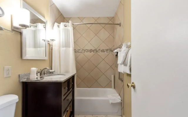 Marin Suites Hotel