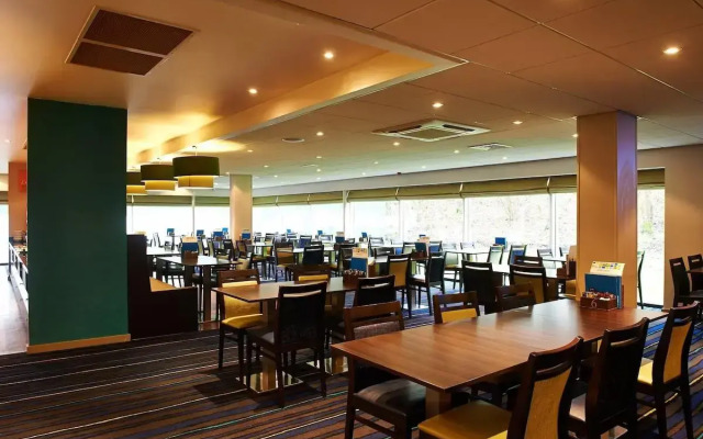 Holiday Inn Express Manchester Airport by IHG