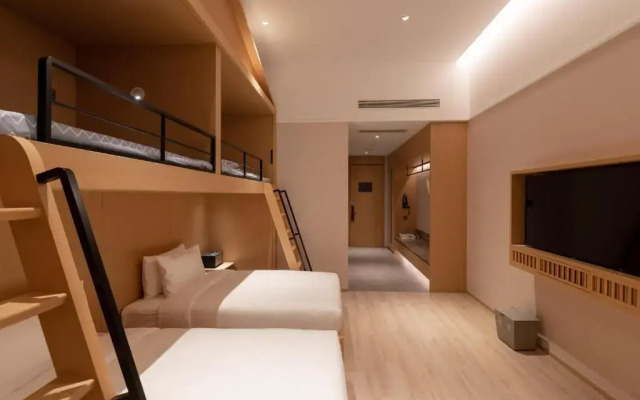 Hyakumangoku Onsen Hotel