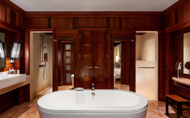 Отель Centara Grand Beach Resort Phuket 