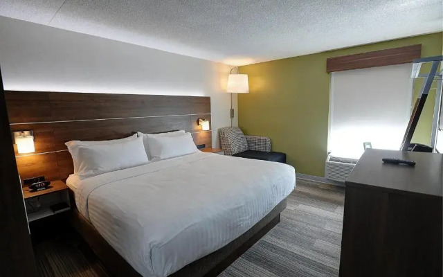 Holiday Inn Express & Suites Toronto Airport West by IHG
