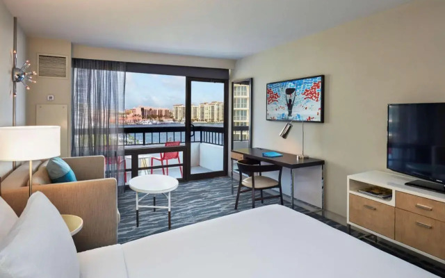 Waterstone Resort & Marina Boca Raton, Curio Collection by Hilton