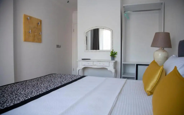Alacati Albatross Hotel