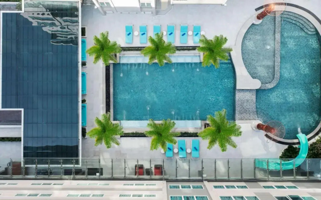Novotel Living Bangkok Sukhumvit Legacy