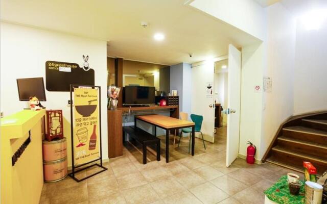 24 Guesthouse Sinchon