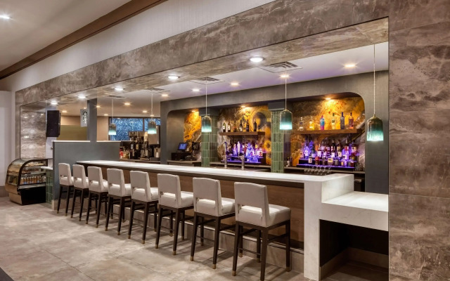 DoubleTree by Hilton Tulsa - Warren Place