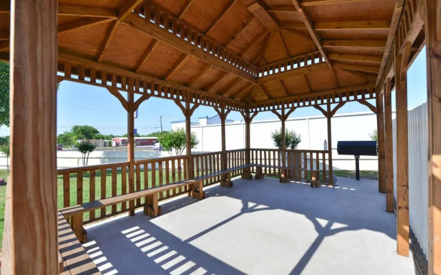 Best Western Limestone Inn & Suites