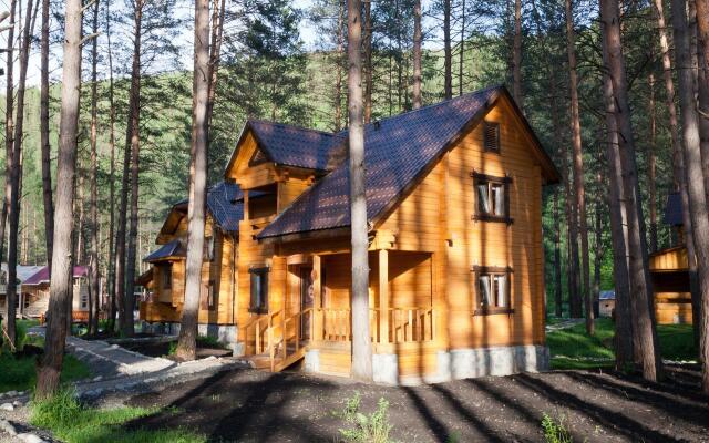 База Отдыха Берендеевка в Камлаке отзывы, цены и фото номеров - забронировать гостиницу База Отдыха Берендеевка онлайн Камлак вид на фасад