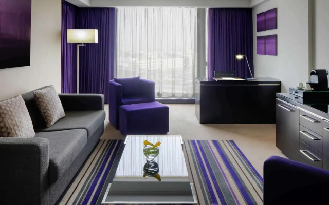 Pullman Dubai Creek City Centre Hotel