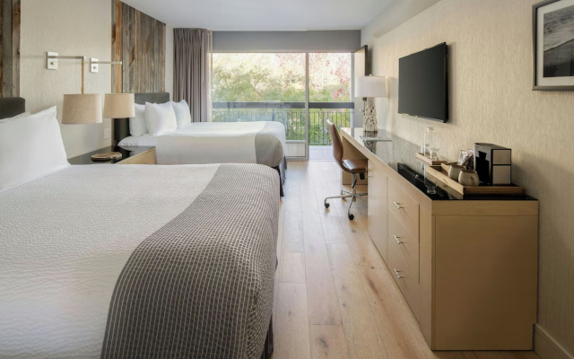 Hotel Paradox, Autograph Collection