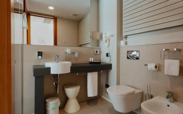 New Ipoint Hotel