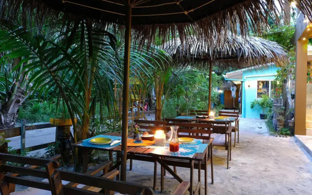 SeaLaVie Inn