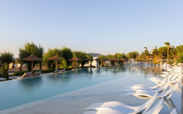 Pegasos Deluxe Beach Hotel