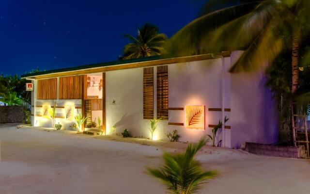 Dhiffushi White Sand Beach Hotel